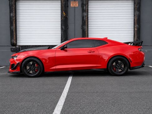 Used 2018 Chevrolet Camaro ZL1 RWD image 6