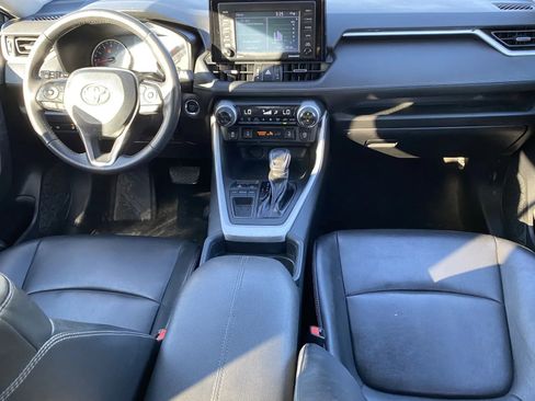 Used 2020 Toyota RAV4 XLE Premium image 5