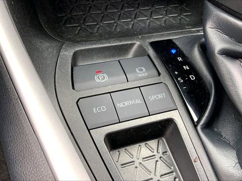 Used 2023 Toyota RAV4 XLE FWD image 33