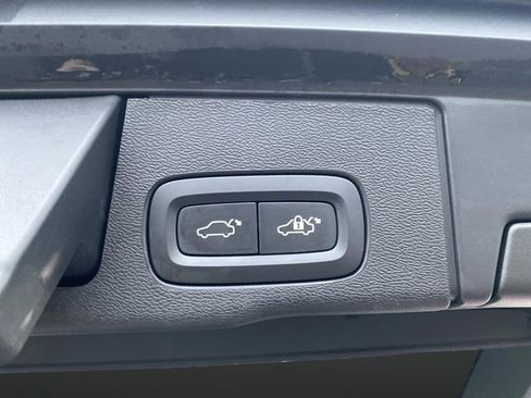 Used 2023 Volvo XC60 B5 Plus image 16