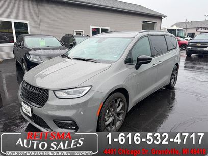 Used 2025 Chrysler Pacifica Limited