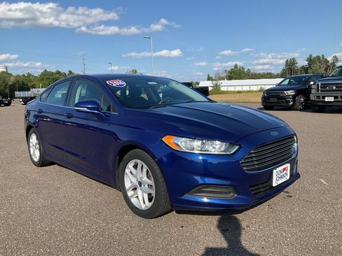 Used 2016 Ford Fusion SE FWD image 4