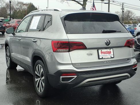 Certified 2023 Volkswagen Taos SE image 5