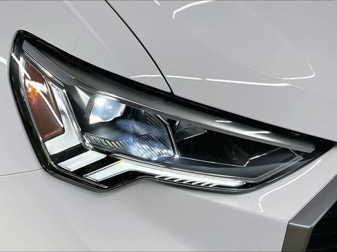 Used 2025 Audi Q3 2.0T Premium image 30