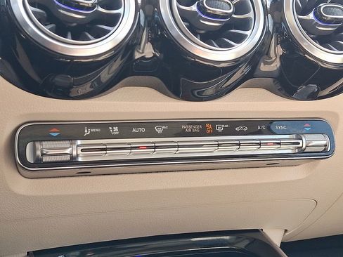 Used 2023 Mercedes-Benz GLB 250 4MATIC image 16