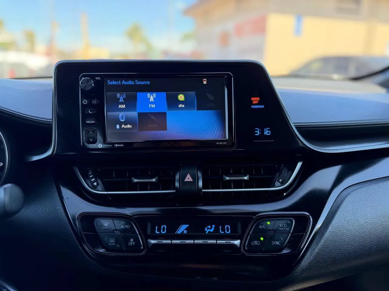 Used 2018 Toyota C-HR XLE FWD image 36