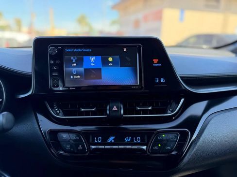 Used 2018 Toyota C-HR XLE FWD image 36