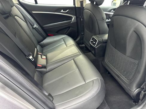 Used 2025 Genesis G70 2.5T RWD image 39