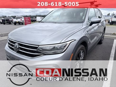 Used 2022 Volkswagen Tiguan SE image 1