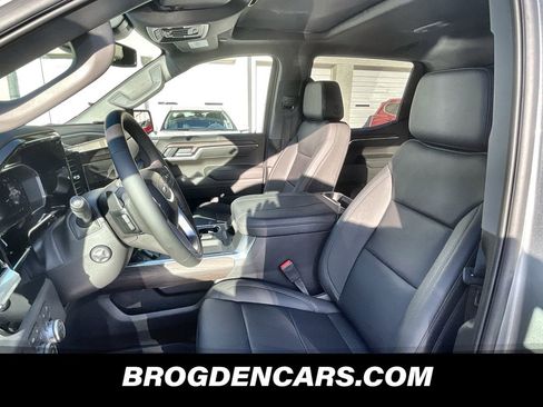 New 2026 GMC Sierra 1500 SLT w/ SLT Premium Plus Package image 10