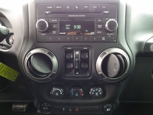 Used 2018 Jeep Wrangler Unlimited Sport S image 16