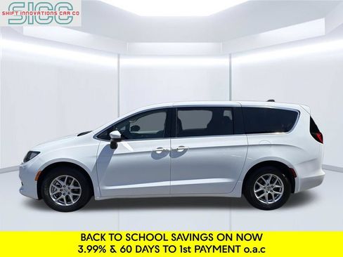 Used 2023 Chrysler Voyager LX FWD image 3