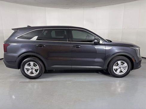 New 2026 Kia Sorento LX image 9