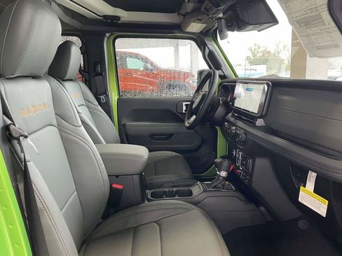 New 2025 Jeep Gladiator Mojave image 15