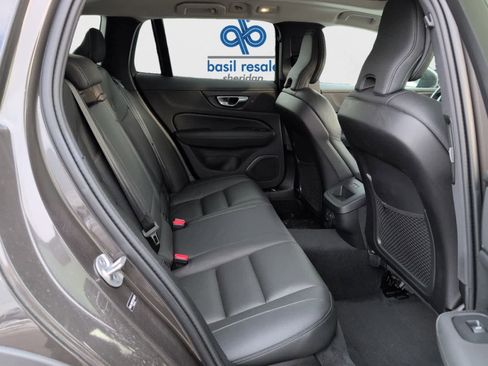 Used 2025 Volvo V60 B5 Cross Country Plus image 18
