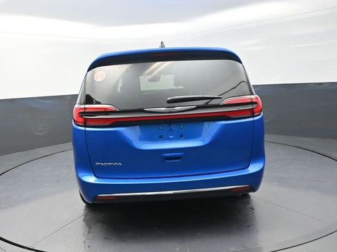 New 2026 Chrysler Pacifica Select image 8
