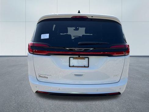New 2027 Chrysler Pacifica Pinnacle AWD/4WD image 3