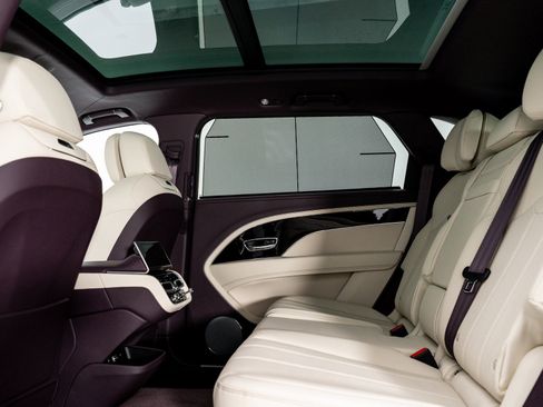 Certified 2023 Bentley Bentayga Extended Wheelbase image 24