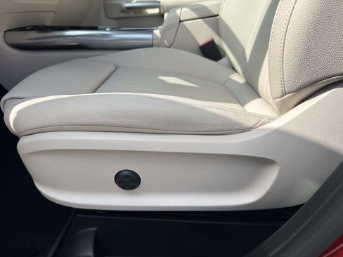 Used 2025 Mercedes-Benz GLA 250 image 17