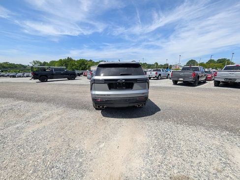 Used 2024 Chevrolet Traverse RS w/ LPO, Floor Liner Package AWD/4WD image 5