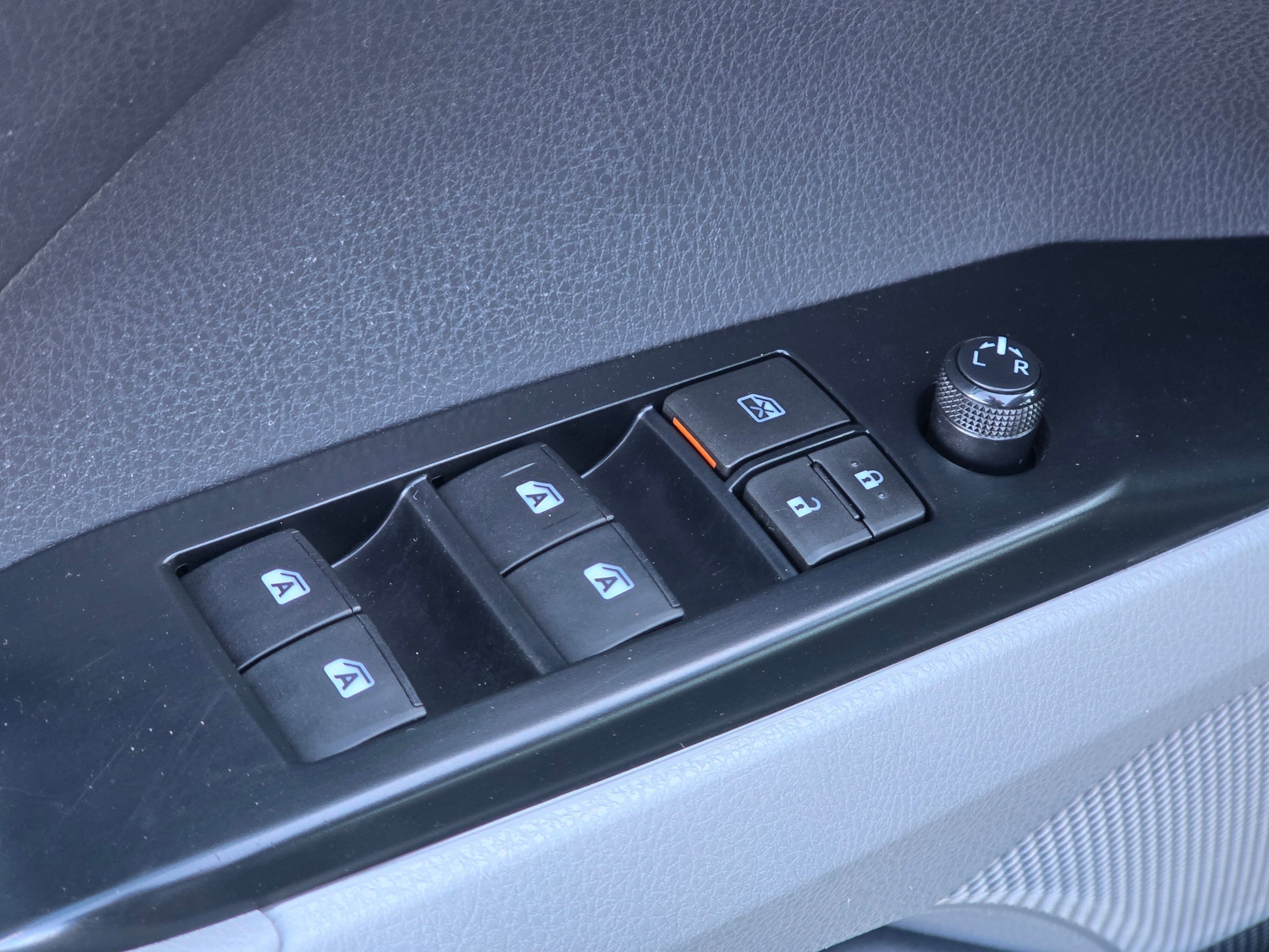 Used 2018 Toyota Camry LE w/ Moonroof Package FWD image 31