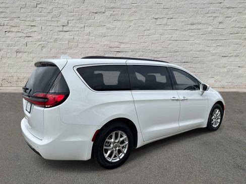Used 2022 Chrysler Pacifica Touring-L FWD image 5