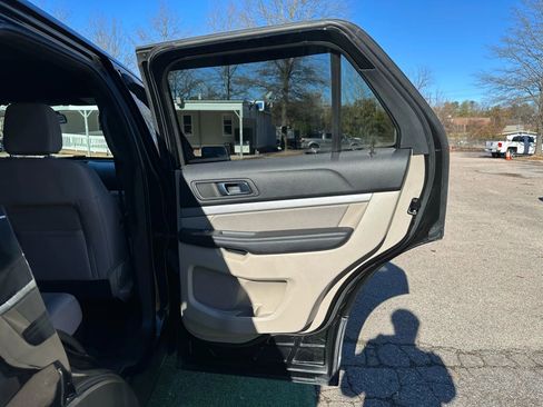 Used 2018 Ford Explorer FWD image 17