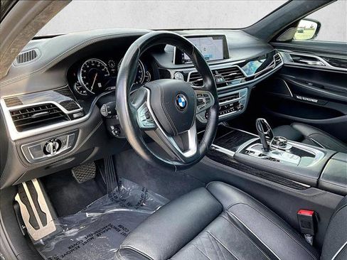 Used 2017 BMW 750i RWD image 14