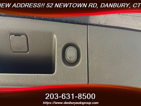 Used 2015 GMC Yukon Denali w/ Touring Package AWD/4WD image 33