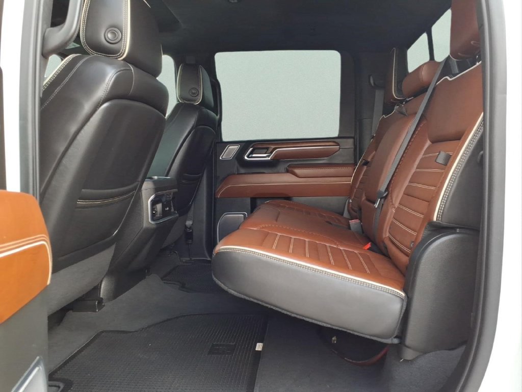 Used 2024 GMC Sierra 2500 Denali Ultimate w/ Snow Plow Prep/Camper Package AWD/4WD image 17