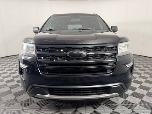 Used 2018 Ford Explorer XLT FWD image 5