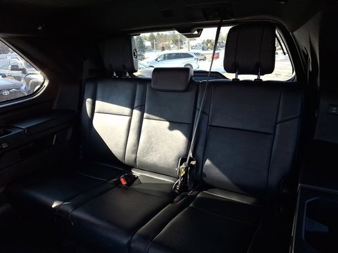 Used 2023 Toyota Sequoia Platinum image 10