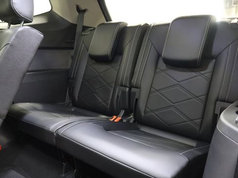 Used 2024 Volkswagen Atlas SE w/ Panoramic Sunroof Package image 28