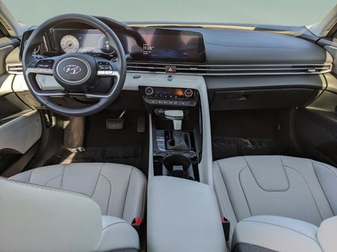 Used 2023 Hyundai Elantra Limited image 11