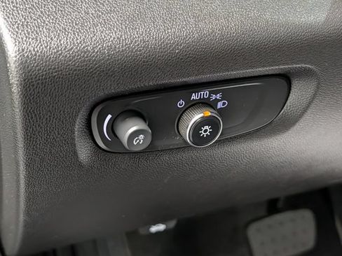 Used 2023 Chevrolet Traverse LT w/ LT Premium Package AWD/4WD image 19