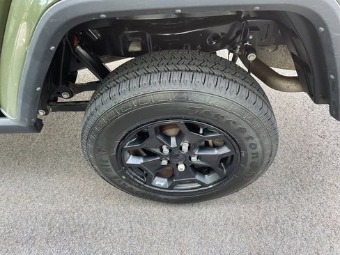 Used 2022 Jeep Gladiator Sport image 8