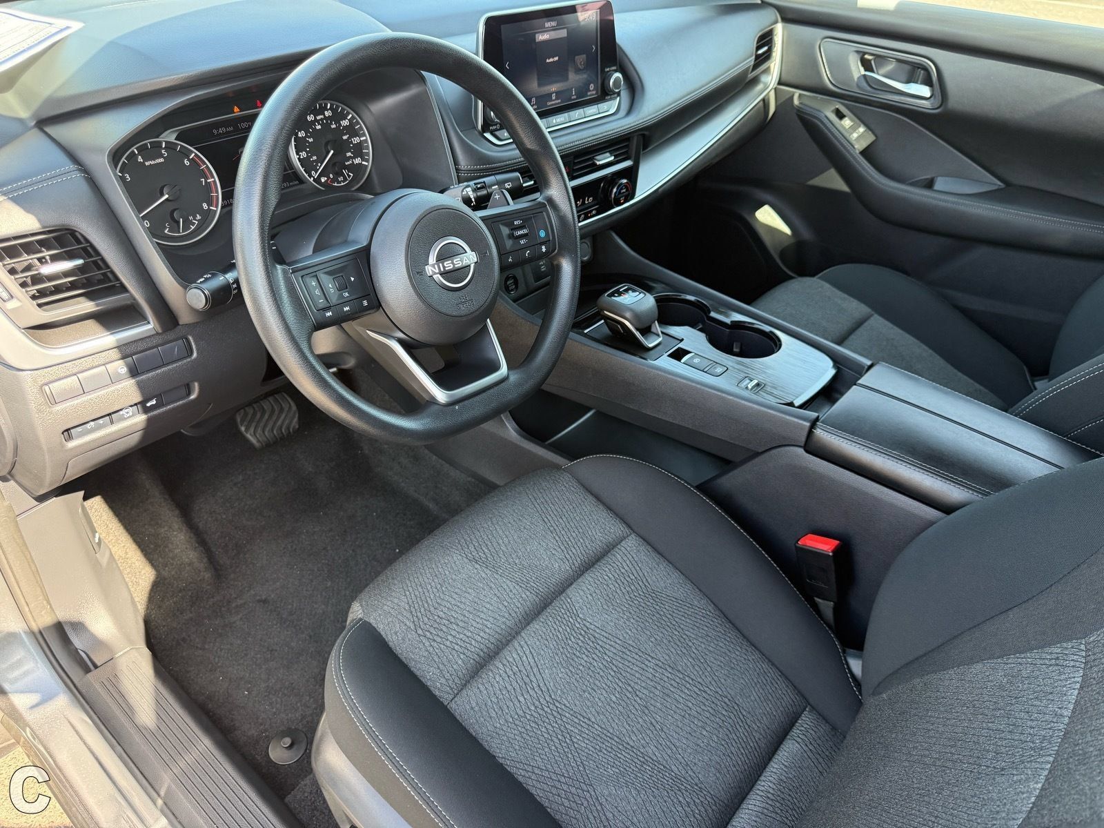 Used 2024 Nissan Rogue SV FWD image 11