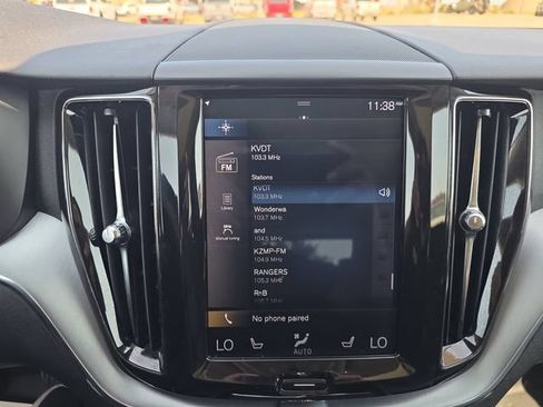 Used 2018 Volvo XC60 T6 Momentum w/ Vision Package AWD/4WD image 8