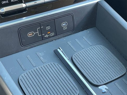 Used 2025 Hyundai Santa Fe SE image 27