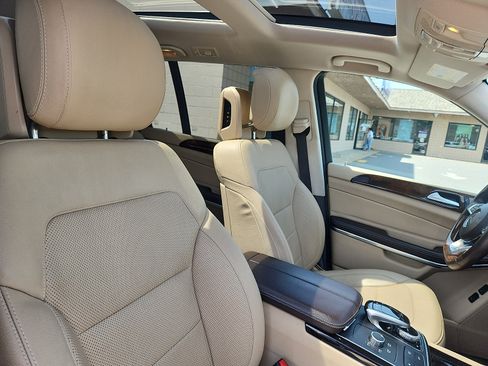 Used 2017 Mercedes-Benz GLS 550 4MATIC image 33
