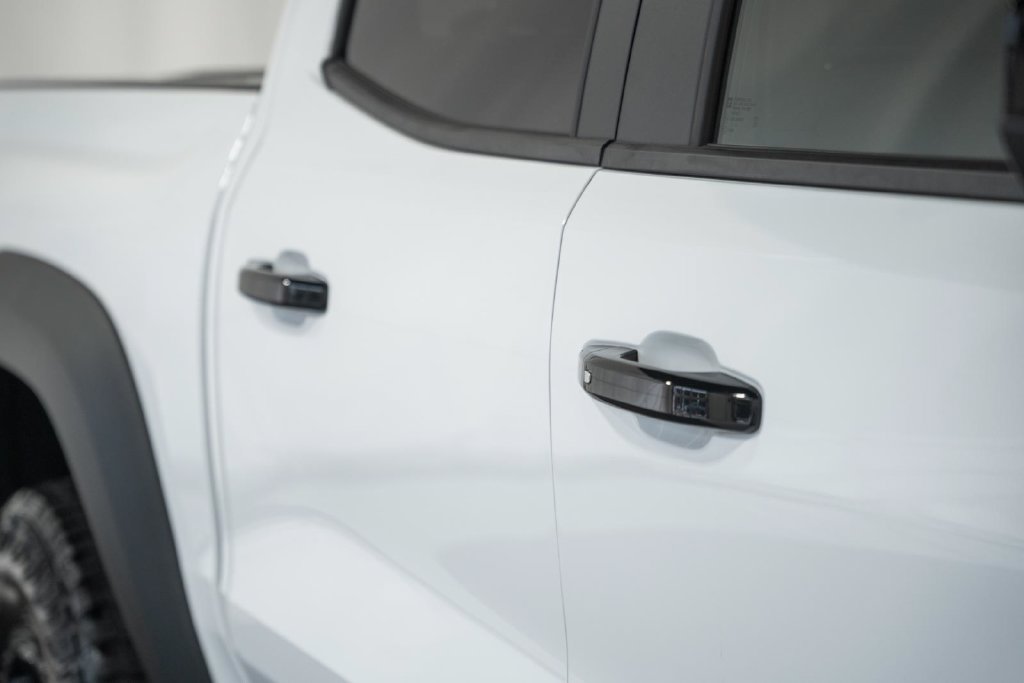 Used 2024 Chevrolet Colorado ZR2 w/ ZR2 Bison Edition AWD/4WD image 15