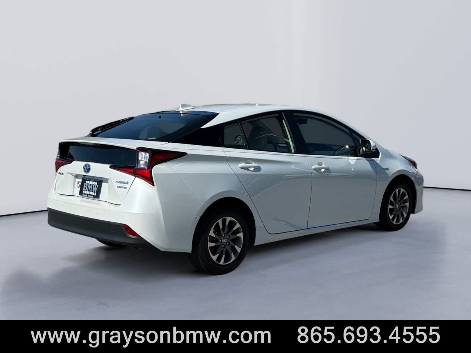 Used 2022 Toyota Prius Limited w/ Premium Convenience Package FWD image 3