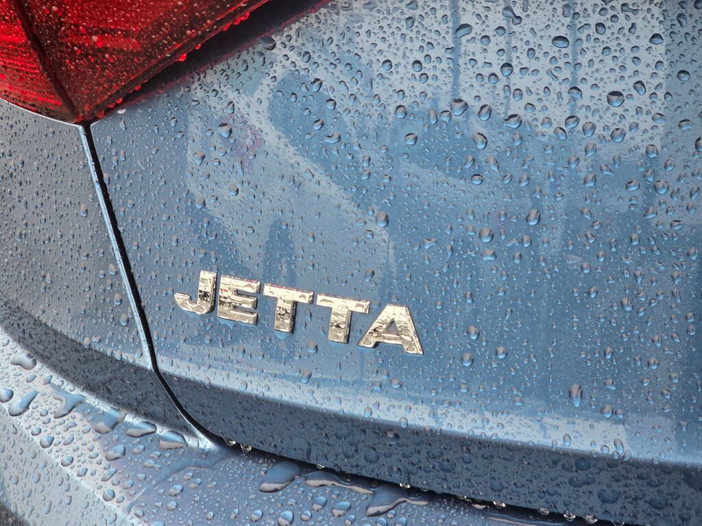Used 2021 Volkswagen Jetta SE w/ SE Cold Weather Package FWD image 13