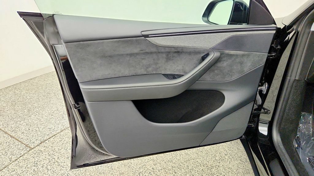 Used 2026 Tesla Model Y 2WD image 11