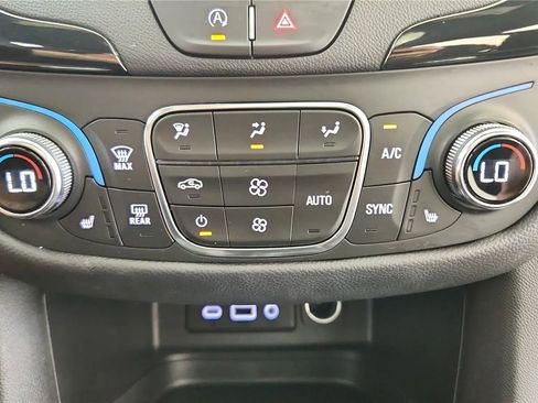 Used 2023 Chevrolet Equinox RS w/ RS Leather Package AWD/4WD image 29
