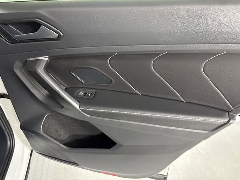 Used 2024 Volkswagen Tiguan SE FWD image 17