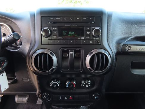 Used 2017 Jeep Wrangler Sport w/ Quick Order Package 24S AWD/4WD image 16