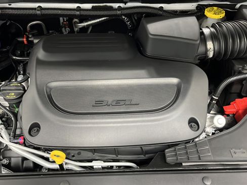 New 2026 Chrysler Pacifica Select AWD/4WD image 39