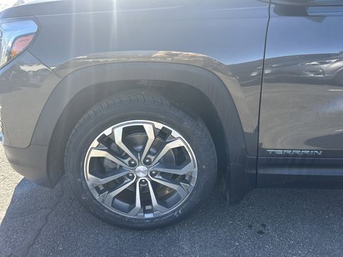 Certified 2019 GMC Terrain SLT w/ Preferred Package image 4