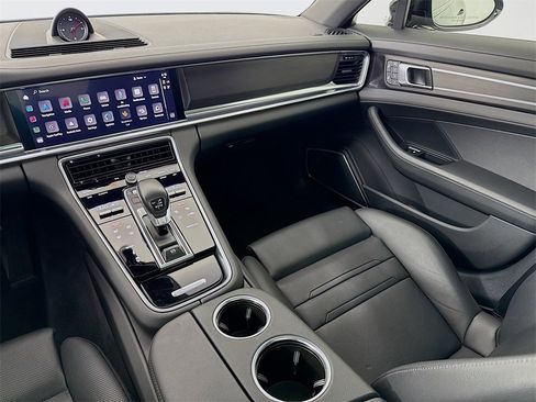 Used 2023 Porsche Panamera Platinum Edition image 28